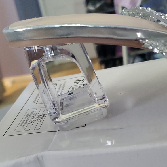 Shoes - Picture 3 of 4